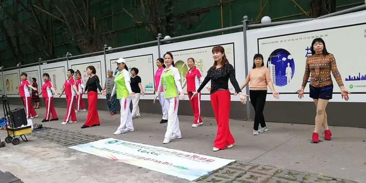 龙城街道老干中心健身服务点成功举办11·18自娱自乐活动报道
